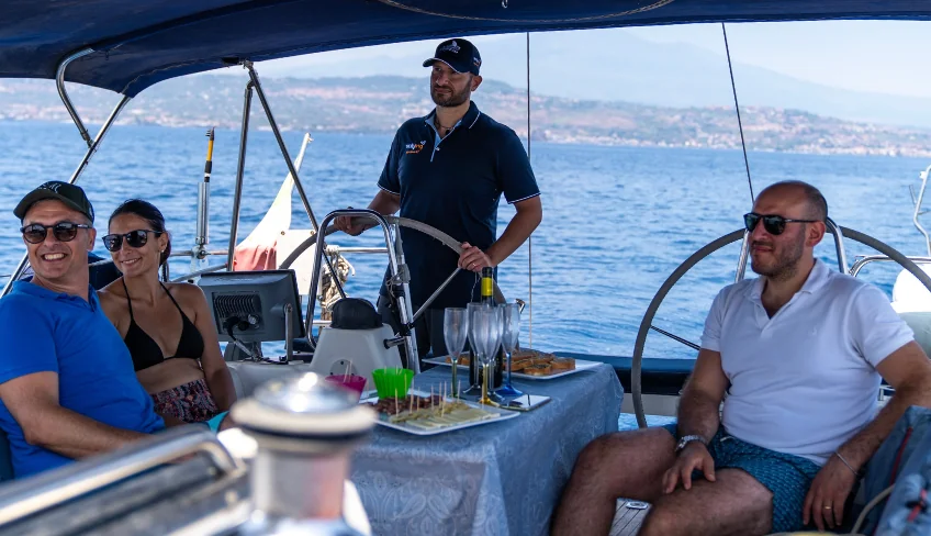 crociera barca a vela taormina-crociera barca a vela catania-vacanze in barca sicilia